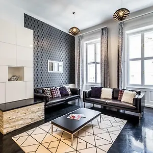 Bpr B&w Elegant Budapeszt